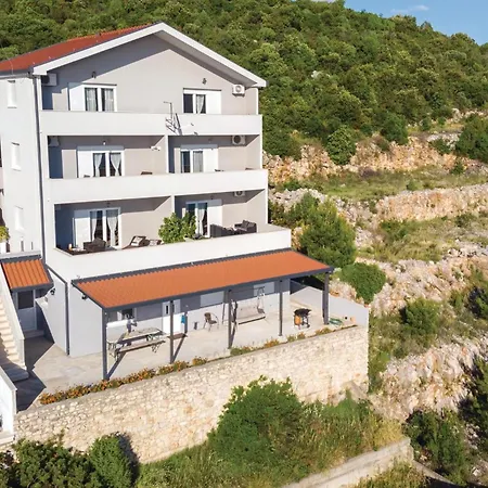 One-bedroom With Sea View 04 아파트